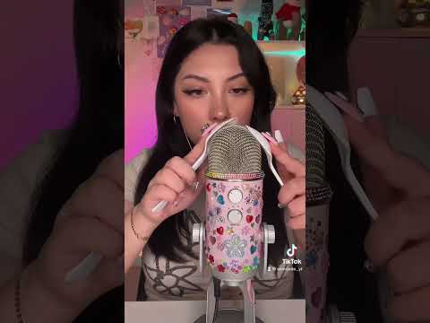 ASMR plastic spoons on the mic #asmr #asmrshorts #asmrjade