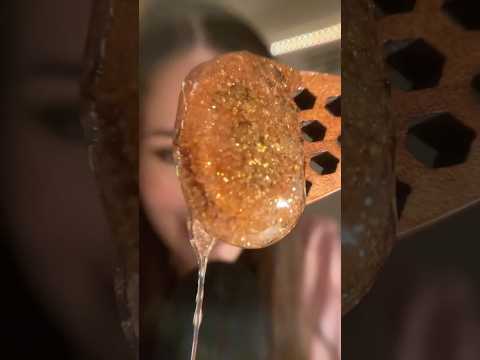 Obsessed with the edible glitters 😍✨ #asmr #mouthsoundsasmr #honey #paillettes #oddlysatisfying