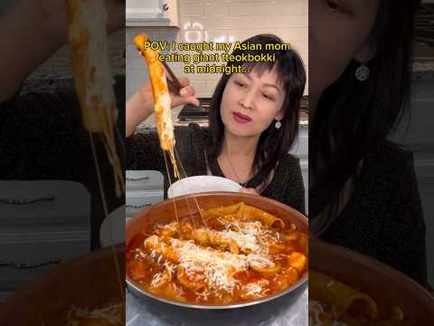 I CAUGHT MY ASIAN MOM MAKING GIANT TTEOKBOKKI AT MIDNIGHT #shorts #viral #mukbang