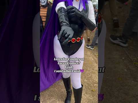 Latex just hits different for public cosplaying at Lucca Comics #latexgloves 😈