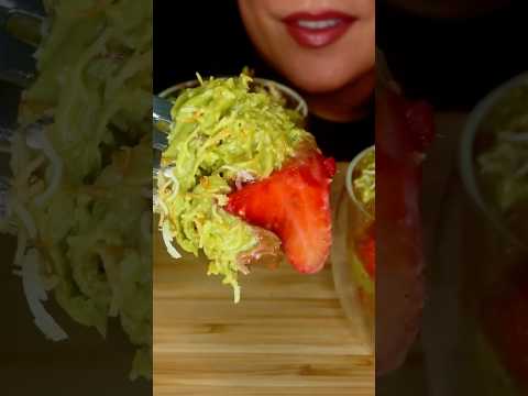 Dubai chocolate strawberry cup #asmr #dubai #dubaichocolate #food #viral