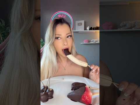 Evde Trend Çikolatalı Meyve Yaptım 😍 #shorts #çikolatalımeyve #dondurulmuşmeyve #asmrtürkiye