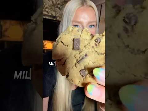 Milk and cookies ASMR 🍪🥛#asmr #mukbang #cookies #tingles #notalking
