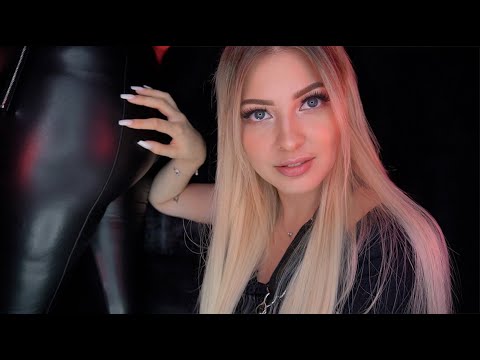 ASMR LEATHER SOUNDS 😈 • ULTRA TINGLY SCRATCHING & TAPPING WITH ASMR JANINA 😴