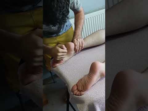Turkish massage that improves circulation in the feet #satisfying #relaxing #asmr #shorts #massage