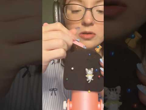 Asmr- taking out pins in mic #asmrmicrophone #asmrpins #asmrmicscratching  #asmrtingles #asmrsound