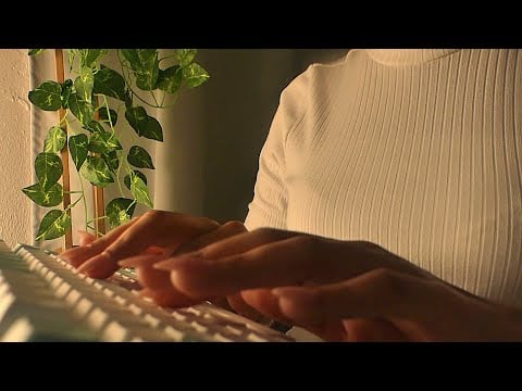 ASMR keyboard typing + layered gum chewing sounds 💻🍬