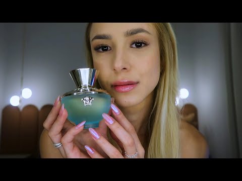 ASMR PERFUMARIA - MOSTRANDO E FALANDO SOBRE MEUS PERFUMES (mascando chiclete com som de chuva)