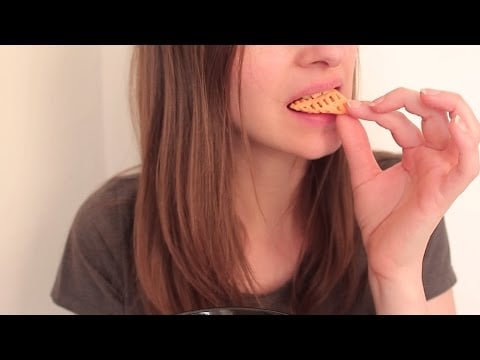 [ASMR] Tasty Thursdays 🍴💤 Tasting New Chips! Nomnomnom ASMR Crunchies