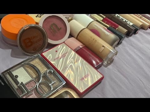ASMR CASEIRINHO - mostrando minhas maquiagens ( voz suave, tapping e sons de boca) 💋
