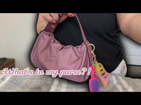 ASMR what’s in my purse?! 👛🌸