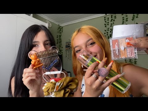 ASMR TRIGGERS RANDOM CON MI PRIMA| MICRÓFONO CASERO| SOFIWI