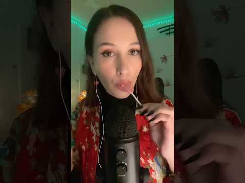 ☺️🍭🦶🍓✨ #asmr #lollipop #mouthsounds #relaxing
