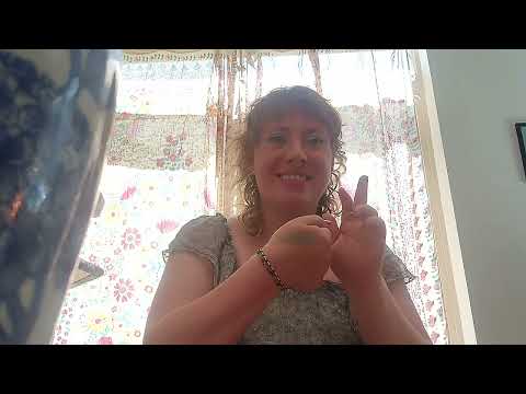American Girl Does Your Makeup in (mostly) Russian. ASMR