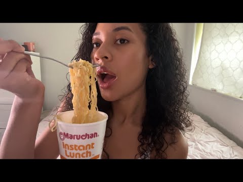 asmr español ~ comiendo sopita maruchan🍜 (eating sounds)