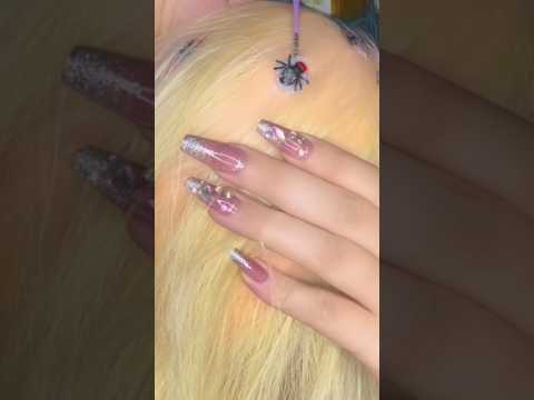 I can’t take it off 🫣🐜 #asmr #nails #visualtingle #relax #mouthwhisper #tingles #satisfying