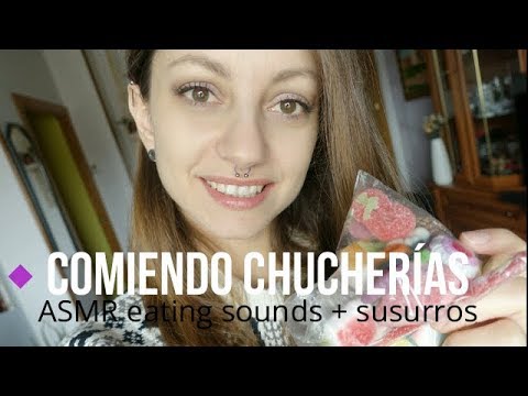 ASMR Comiendo chucherías + susurros cambio de look. En español