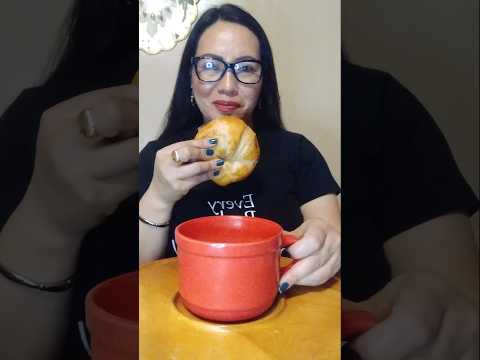 HOW I EAT MY BREAD FAST#shortsfeed #food #mukbanginternational #eating #asmrshorts