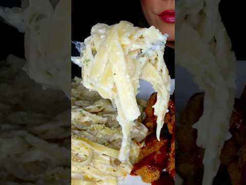 CREAMY FETTUCCINE ALFREDO PASTA #asmr #alfredo #pasta #food #eat #mukbang #noodles