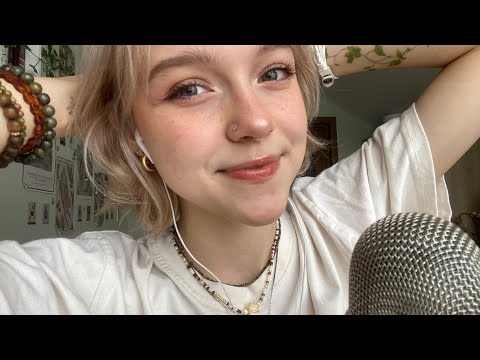 ASMR ~ tongue clicking & hand sounds ꒱ؘ ࿐ ࿔*:･ﾟ