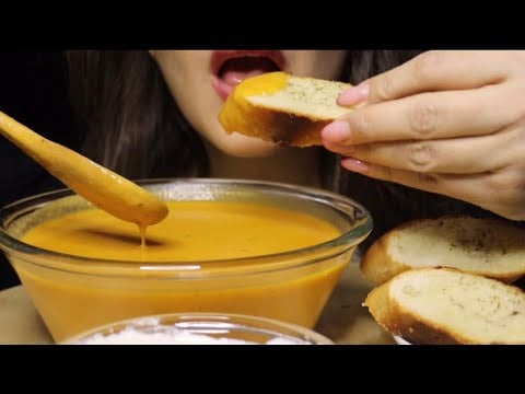 ASMR PUMPKIN SOUP GARLIC BREAD PARMIGANO GARLIC DIP MUKBANG #asmr #mukbang #pumpkinsoup #crunchy