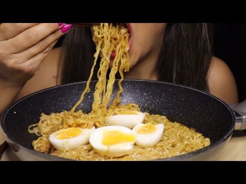 ASMR KIMCHI NONGSHIM RAMEN NOODLES CREAMY YOLKY EGGS MUKBANG CREMA ASMR #asmr #mukbang #ramen #eggs