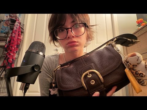 ASMR what’s in my bag 👜🤍