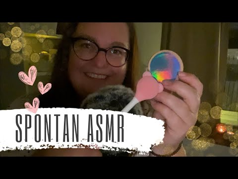 ASMR på svenska: En spontan kvälls-ramble (handmovements & random triggers)