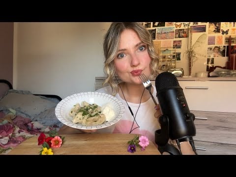 ASMR | eating warenyky (eastern european dumplings 🥟😋) |clicky whispers 
