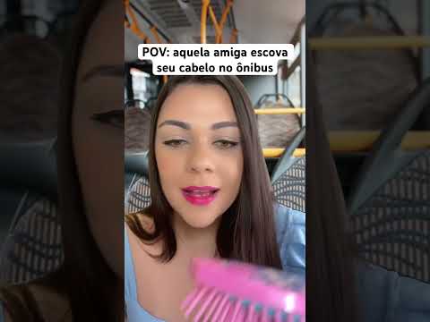 POV: aquela amiga escova seu cabelo no ônibus #humor #shorts