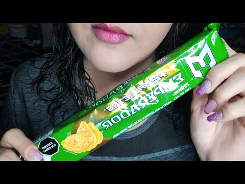 ASMR Comiendo piruetas mientras les cuento chismecito 😉