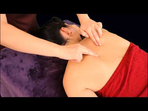 this back & shoulder massage will give you tingles 🥰 soft spoken asmr on a real person