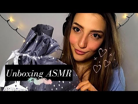 Apro un vostro regalo! 🎁✨  / ASMR UNBOXING & TRIGGER ASSORTMENT // VERO A S M RR - whispering [ITA]