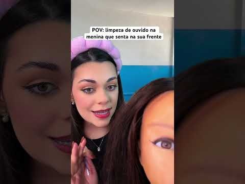 POV: limpeza de ouvido na menina que senta na sua frente #asmr #limpezadeouvido #humor #shorts