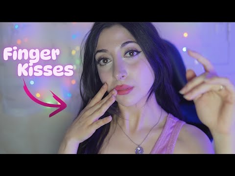 [ASMR] BACI 👄SULLE DITA + WHISPERING per FARTI CROLLARE IN UN ATTIMO😴