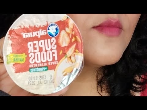 ASMR Comiendo yogurth de fresa 🍓 mientras hablamos
