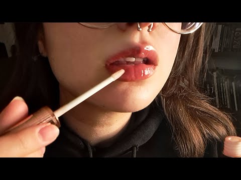 ASMR | Close-Up Lip Gloss Application 💄👄