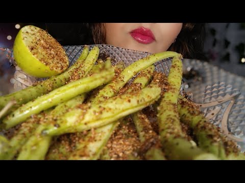 ASMR Comiendo Ejotes verdes con tajin y dejando saluditos