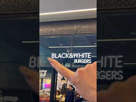Burger ASMR at Black&White Brussels 🖤🍔🤍 #asmr #asmrfood #brussels #bruxelles #satisfyingvideos