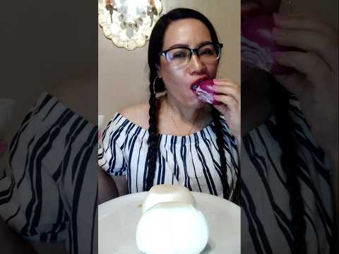EATING RAW ONIONS#shortsfeed #mukbang #food #eatingsounds #onions #everyone #subscribe #asmr