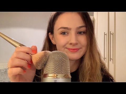 ASMR| CLOSE UP WHISPERING & MIC BRUSHING