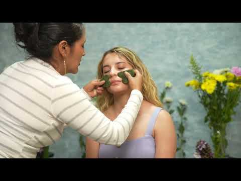 Susurros y masaje ASMR de Doña Esperanza juego de cabello y limpia energética pa dormir y relajarse