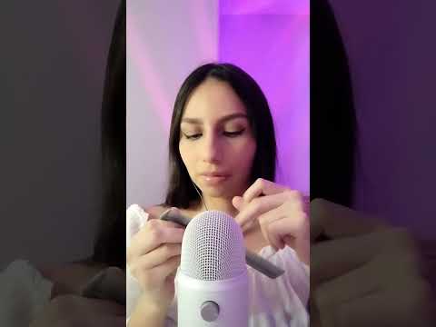 Probando sonidos ASMR con peine