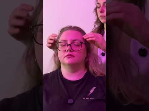 ASMR Head Squeezing Massage #oddlysatisfying #realpersonasmr #headmassage #tingles #asmrvideos