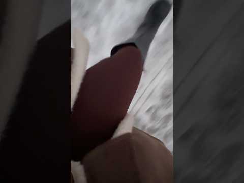 ASMR Iim Dunkeln und über Eis laufen in meiner Leggings. 🙂