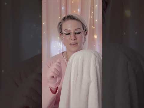 fluffy blanket makes the best face brushing sounds ~ 💆🏼‍♀️ #asmr #asmrsounds #asmrtingles #asmrvideo