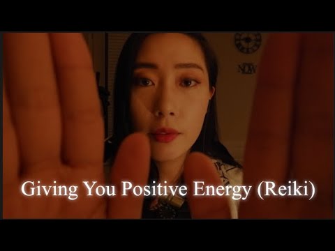 ASMR Giving You Relaxing Energy, Hand Movements, Plucking (Reiki)