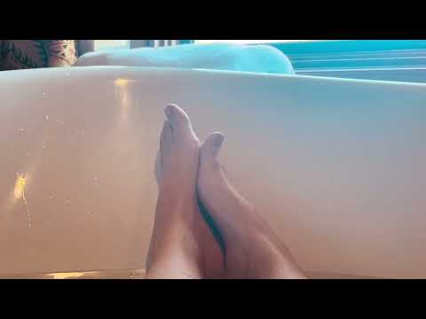 ASMRBare feet bath