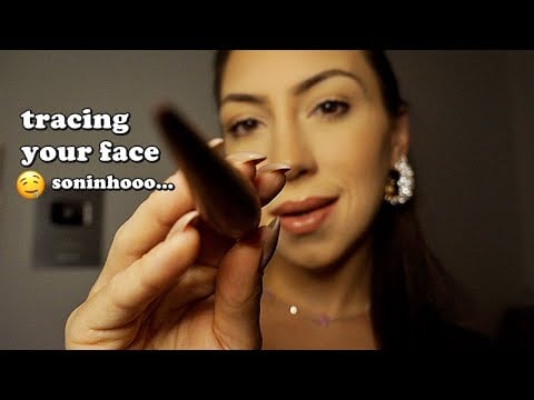 ASMR Traçando seu rosto enquanto você dorme (sussurros, sons da boca, tracing your face)