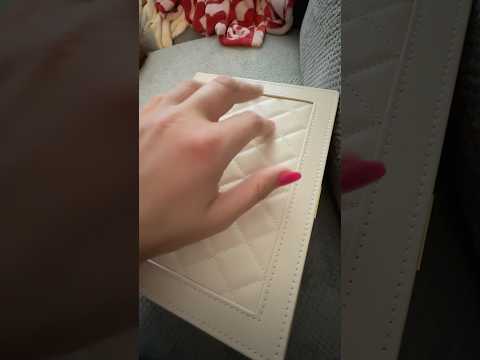 Tingly jewelry box sounds #lofiasmr #asmrshorts #boxtapping #asmrjewlerybox
